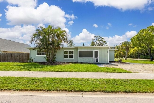 1011 10th Ave N in Naples, FL - Building Photo - Building Photo