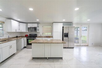 121 East 3rd Street in Lehigh Acres, FL - Building Photo - Building Photo