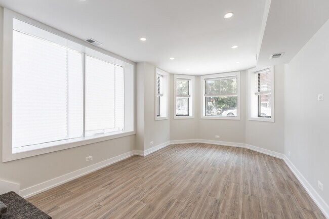 5200 N Leavitt St, Unit GDN in Chicago, IL - Building Photo - Building Photo