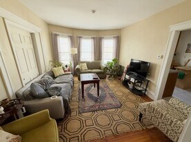 49 Conwell Ave, Unit 2 in Somerville, MA - Building Photo