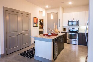 2175 Tucker St in Dallas, TX - Building Photo