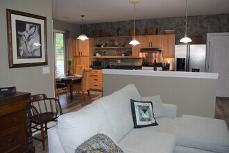 250 Paddock Dr in Apex, NC - Foto de edificio - Building Photo