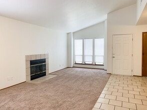 387 Oceanic Way in Sacramento, CA - Building Photo - Building Photo