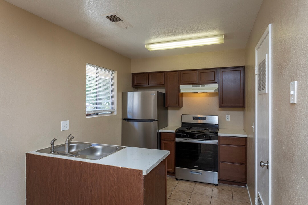 1047 W 19TH ST - NO AVAILABILITY in Merced, CA - Foto de edificio