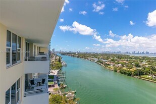 5600 Collins Ave, Unit 17J in Miami Beach, FL - Building Photo