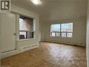 325 James St S in Hamilton, ON - Building Photo - Building Photo