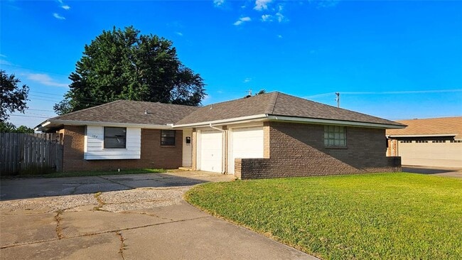 104 Olympic Dr in Moore, OK - Building Photo - Building Photo