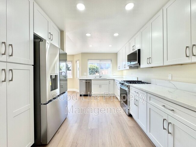 22106 Pheasant St in Lake Forest, CA - Building Photo - Building Photo
