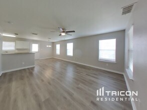 5731 Butch Canyon in San Antonio, TX - Building Photo - Building Photo