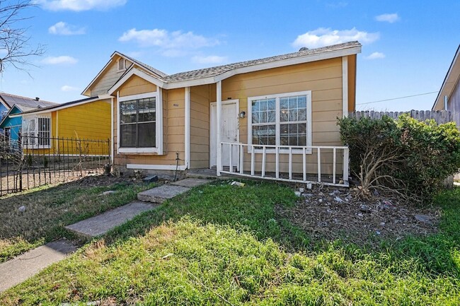 10328 Chelmsford Dr in Dallas, TX - Foto de edificio - Building Photo