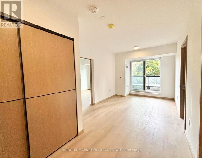 3421 Sheppard Ave E in Toronto, ON - Building Photo - Building Photo