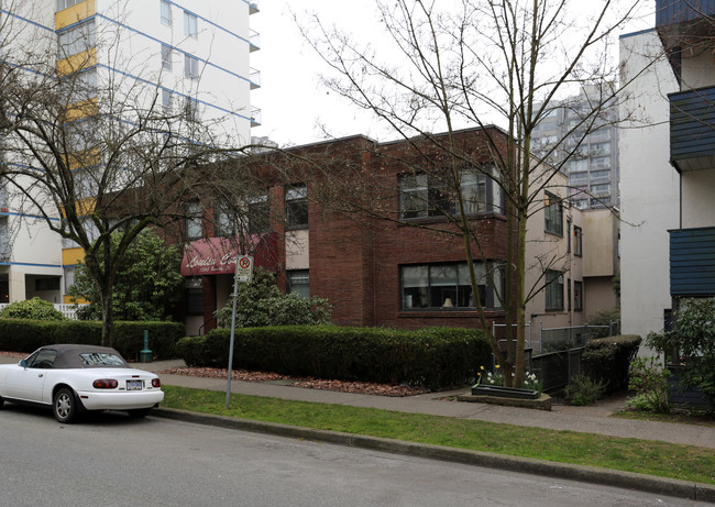 1360 Burnaby St in Vancouver, BC - Building Photo - Building Photo