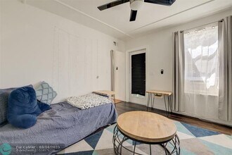 2702 NE 9th Ave in Wilton Manors, FL - Building Photo - Building Photo
