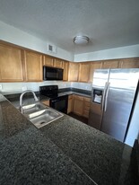 9325 W Desert Inn Rd, Unit 167 in Las Vegas, NV - Building Photo - Building Photo