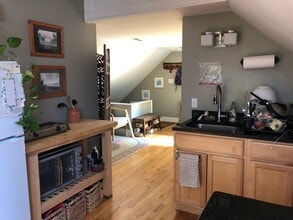 2465 E 124th St, Unit #3 in Cleveland, OH - Building Photo - Building Photo