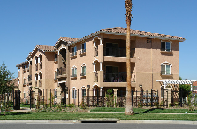 Casa de La Villa Apartments in Corona, CA - Building Photo - Building Photo