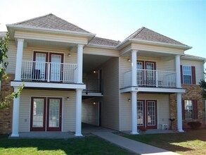 Century Estates Apartments in Harrisburg, IL - Building Photo - Interior Photo