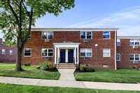 Matawan Court Apartments in Matawan, NJ - Foto de edificio - Building Photo