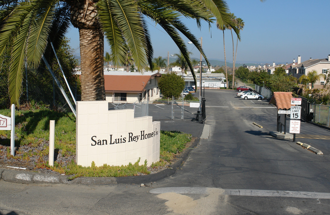 300 Academy Rd in Oceanside, CA - Building Photo