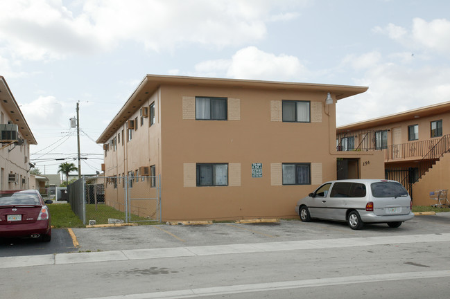 154 W 26th St in Hialeah, FL - Building Photo - Building Photo