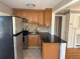 1640 Whitney Ave, Unit 2nd Floor in Hamden, CT - Building Photo