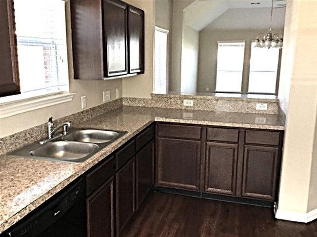 4 Mira Loma Dr in Manvel, TX - Building Photo - Building Photo