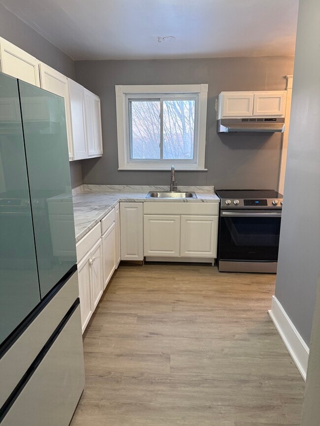 property at 552 S Main St