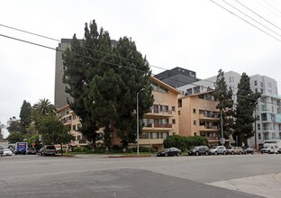 1154 S Barrington Ave in Los Angeles, CA - Building Photo - Building Photo