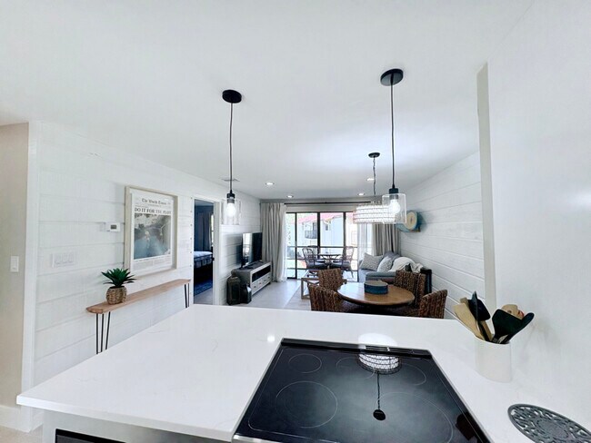 2050 Oleander Blvd in Fort Pierce, FL - Foto de edificio - Building Photo