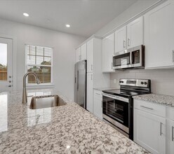 2703 Rockhill Rd in McKinney, TX - Foto de edificio - Building Photo