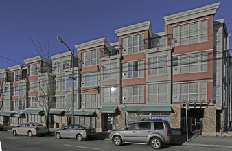 MOUNTAINVIEW PLACE in Vancouver, BC - Building Photo - Building Photo