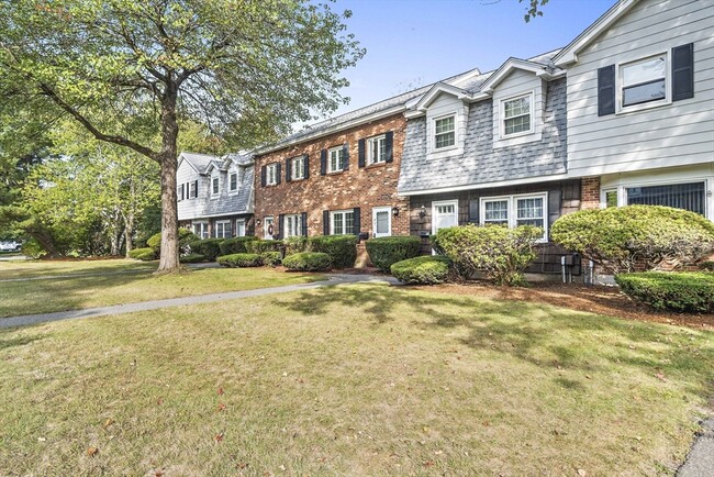 95 Pilgrim Cir in Methuen, MA - Building Photo - Building Photo