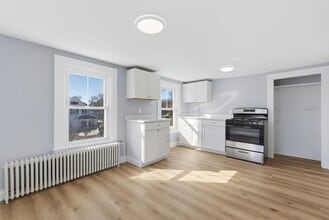 48 Walker St in Falmouth, MA - Building Photo - Building Photo