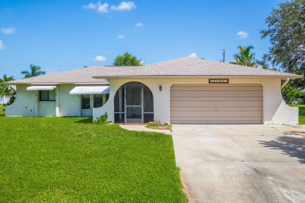 1705 SE 8th Terrace in Cape Coral, FL - Foto de edificio