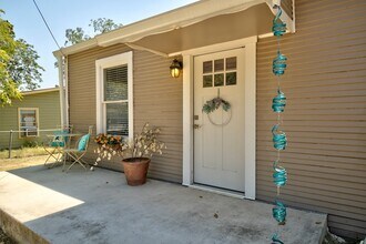 309 Lowry St in Kerrville, TX - Building Photo - Building Photo