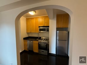AMAZING ONE BEDROOM APARTMENT!! AMAZING DE in New York, NY - Building Photo - Building Photo