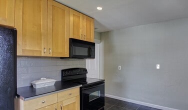 21 Montello St Ext in Brockton, MA - Building Photo - Building Photo