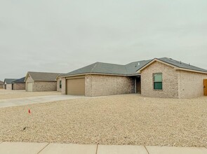 302 E 80th St in Lubbock, TX - Foto de edificio - Building Photo
