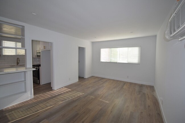 5117 Laurel Canyon Blvd in Los Angeles, CA - Building Photo - Building Photo