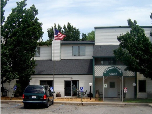 Greenway Park Apartments in Wichita, KS - Building Photo - Building Photo