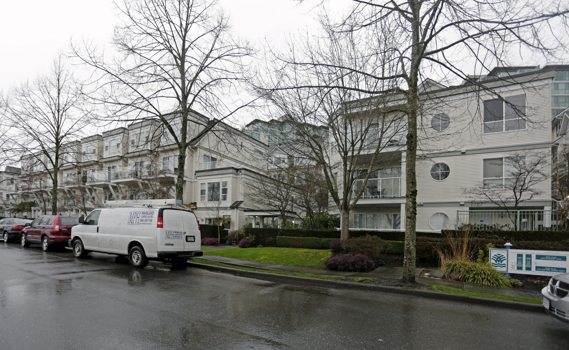 Riverside Gardens in Vancouver, BC - Building Photo