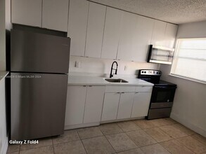 711 14th St-Unit -1 in West Palm Beach, FL - Building Photo - Building Photo