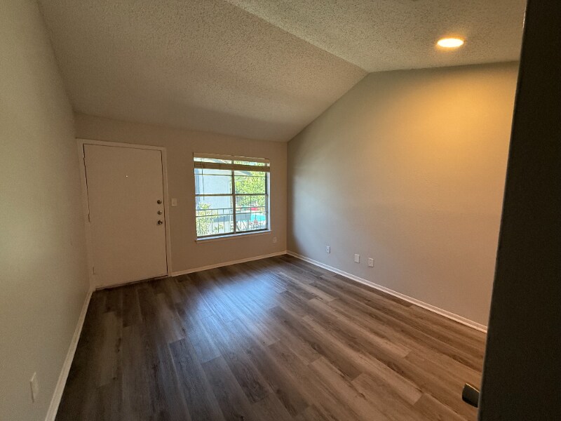 3907 E Southcross in San Antonio, TX - Building Photo