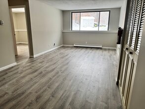 320 Elm St in Southbridge, MA - Building Photo - Building Photo