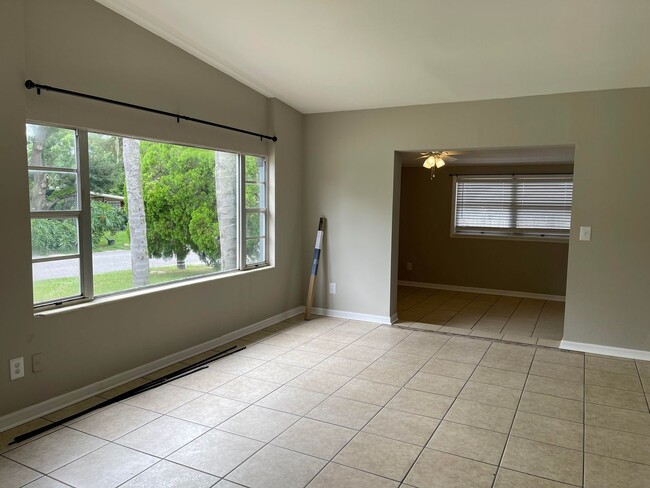 507 Holly Ln in Brandon, FL - Building Photo - Building Photo