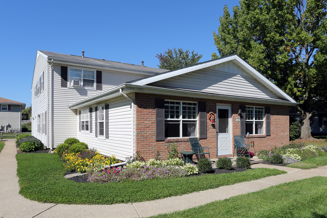 Brookfield Townhomes in Louisville, OH - Building Photo