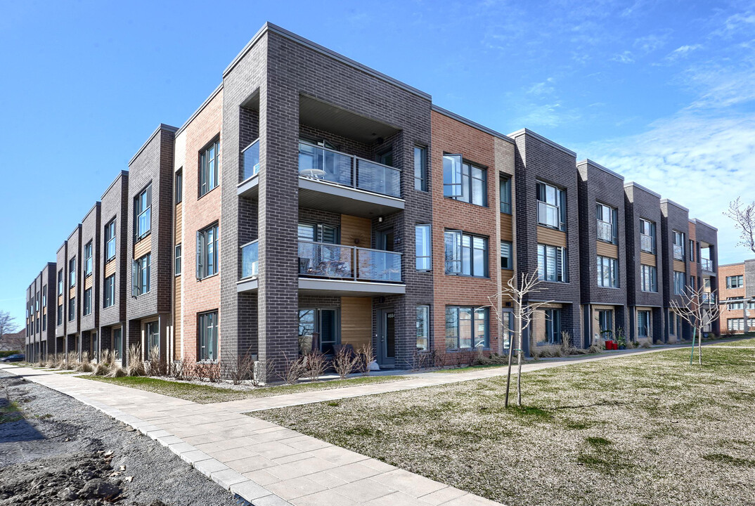 4584 Rue La Perrière in Longueuil, QC - Building Photo