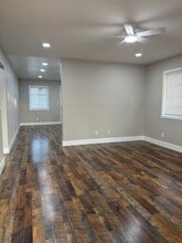 706 T St in Bakersfield, CA - Foto de edificio - Building Photo