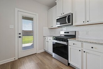 1023 Whispering Winds Dr in Beasley, TX - Building Photo - Building Photo