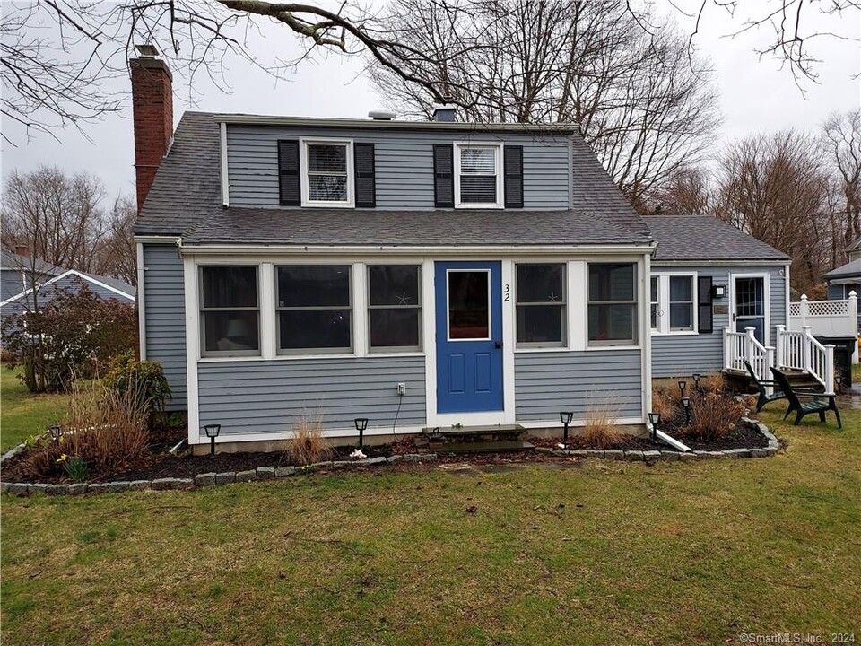 32 Bassett Ln in Madison, CT - Building Photo